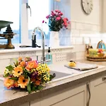 East Wing Country & Tennis Court Access Sleeps 4 Vakantiehuis