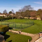 East Wing Country & Tennis Court Access Sleeps 4 *