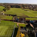 East Wing Country & Tennis Court Access Sleeps 4 *