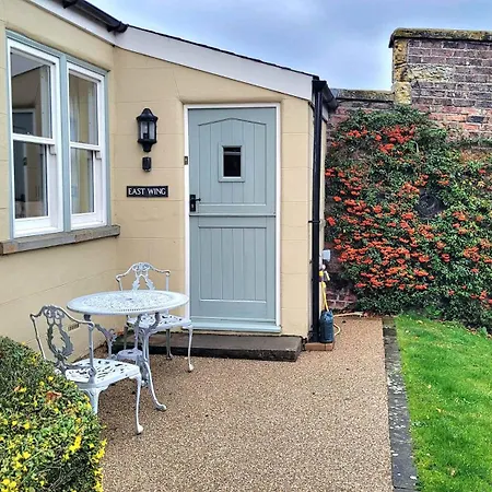 East Wing - Peaceful Village Retreat With Tennis Court Access * East Ayton