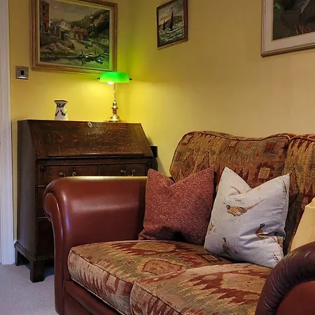 Сasa de vacaciones East Wing - Peaceful Village Retreat With Tennis Court Access *