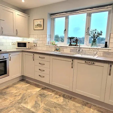 Holiday home East Wing - Peaceful Village Retreat With Tennis Court Access *