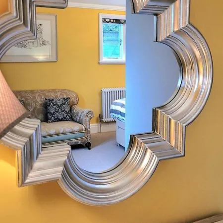 Сasa de vacaciones East Wing - Peaceful Village Retreat With Tennis Court Access