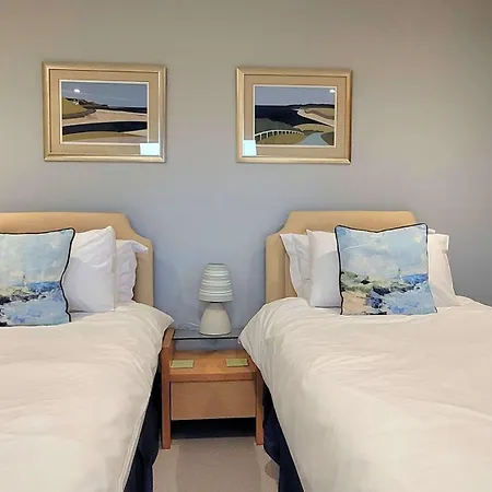 East Wing - Peaceful Village Retreat With Tennis Court Access Сasa de vacaciones East Ayton