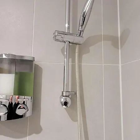 East Wing - Peaceful Village Retreat With Tennis Court Access East Ayton