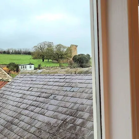 East Wing - Peaceful Village Retreat With Tennis Court Access * East Ayton