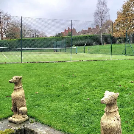 Holiday home East Wing - Peaceful Village Retreat With Tennis Court Access