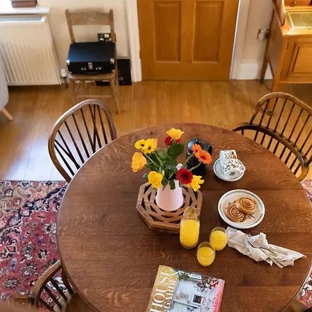East Wing Country & Tennis Court Access Sleeps 4 *