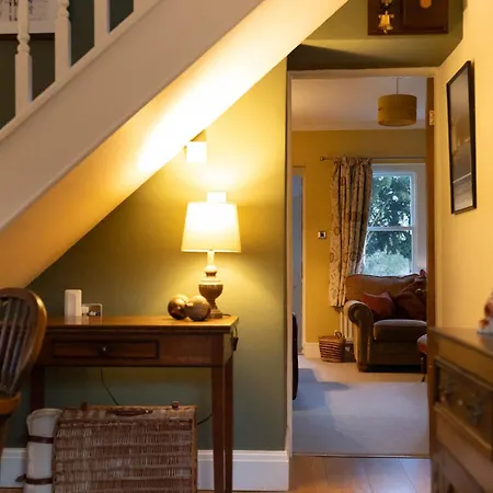 East Wing Country & Tennis Court Access Sleeps 4