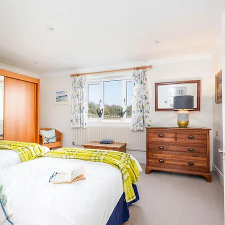 East Wing Country & Tennis Court Access Sleeps 4 別荘