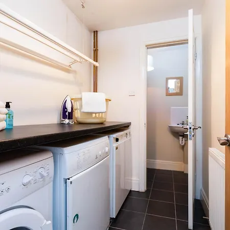 East Wing Country & Tennis Court Access Sleeps 4 Ayton